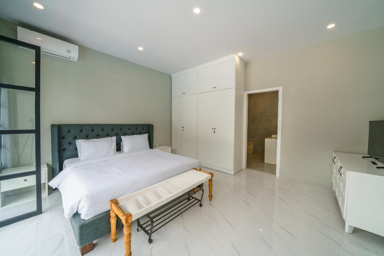 Villa Okenada - Modern 5-Bedroom Pool Villa In Berawa! ชังกู ภายนอก รูปภาพ