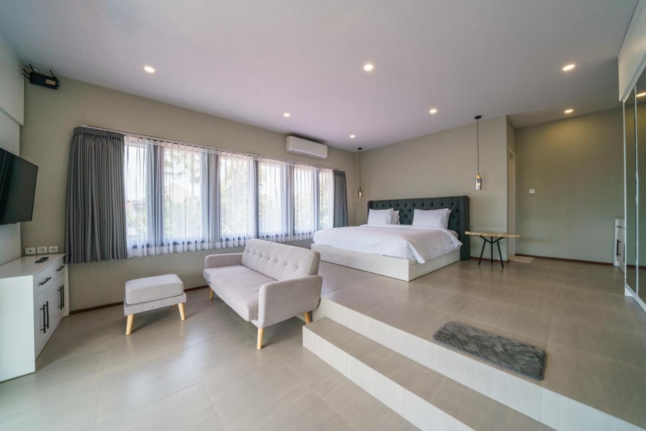 Villa Okenada - Modern 5-Bedroom Pool Villa In Berawa! ชังกู ภายนอก รูปภาพ