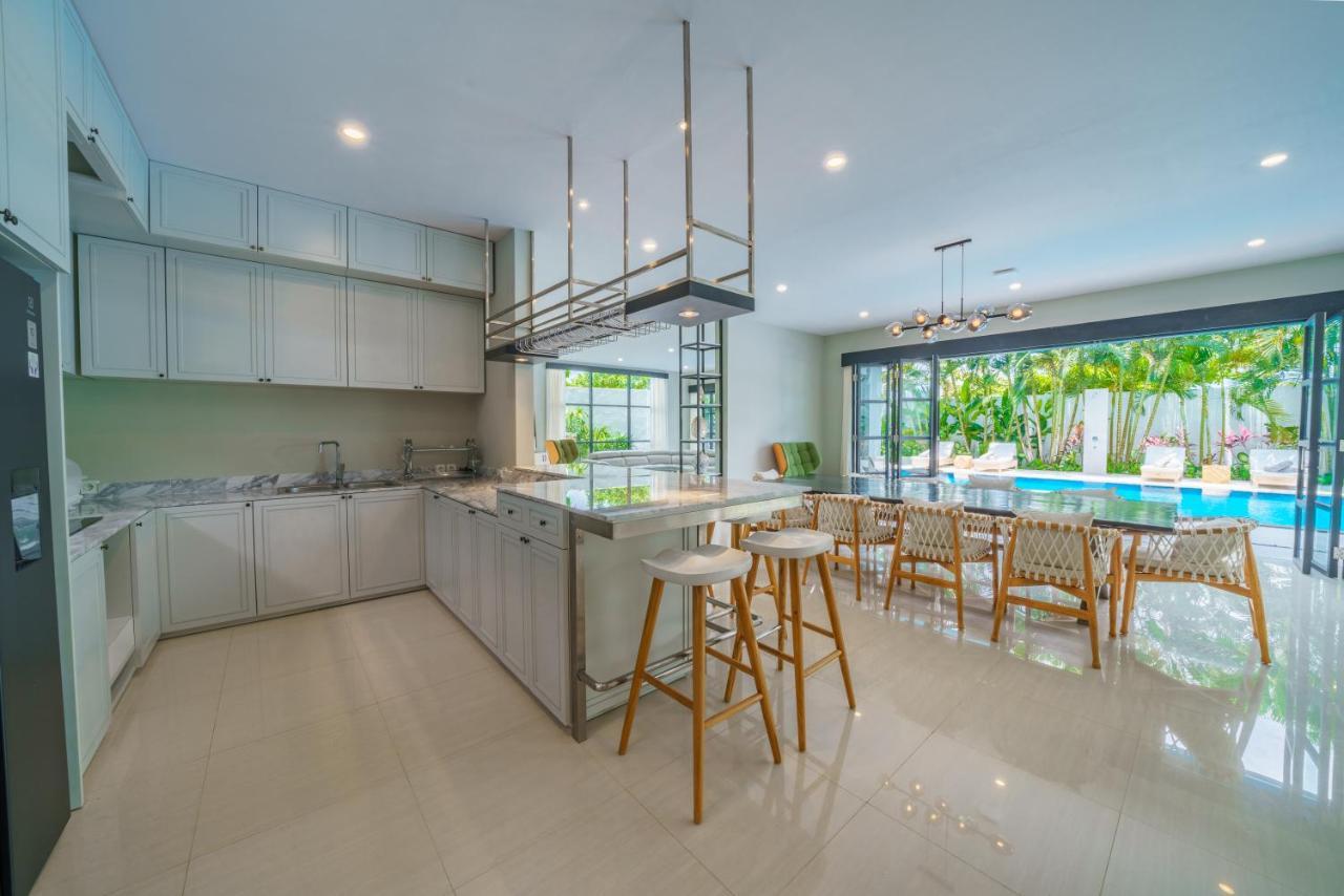 Villa Okenada - Modern 5-Bedroom Pool Villa In Berawa! ชังกู ภายนอก รูปภาพ